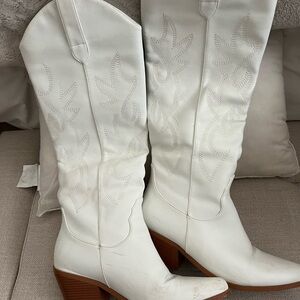 Women’s Western Boots Size 8 in White